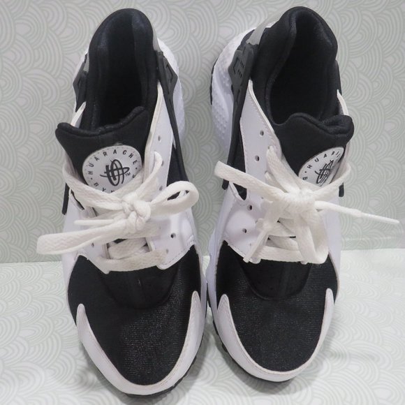 NIKE💥NIKE AIR HUARACHE BLACK AND WHITE💥 - Picture 5 of 10